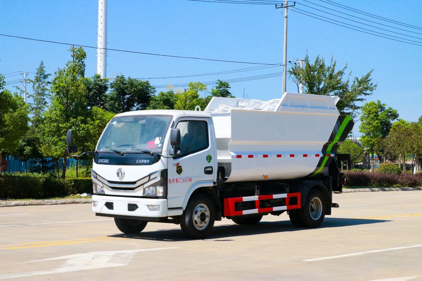 东风小(xiǎo)多(duō)利卡无泄漏后挂桶垃圾車(chē)