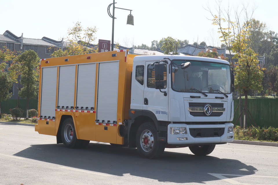 东风D9大流量排水車(chē)