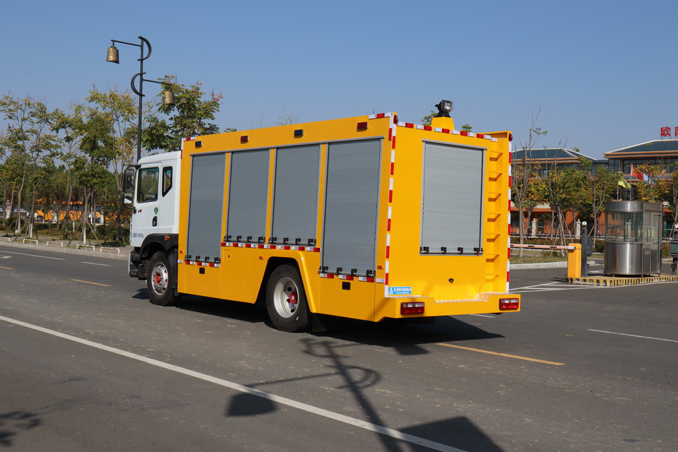 东风D9大流量排水車(chē)