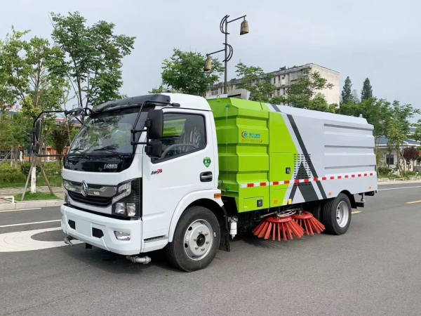 國(guó)六东风凯普特7.5方扫路車(chē)